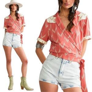 Buckle x Sterling & Stitch Western Wrap Tie Top Printed Collar Coral & White EUC